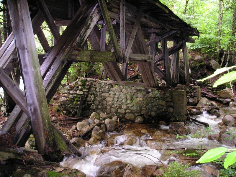 PemiBridgeHike (27).JPG - It's the last remaining tressel in the wilderness.